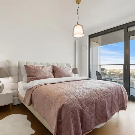 Eurovea Tower 1 Danube View 布拉迪斯拉发