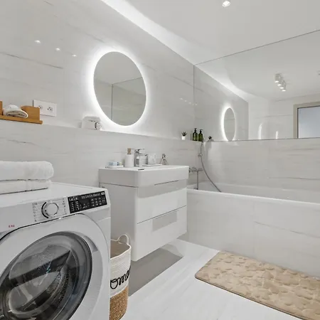 Eurovea Tower 1 Danube View Апартаменты *