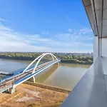 アパート Eurovea Tower 1 Danube View
