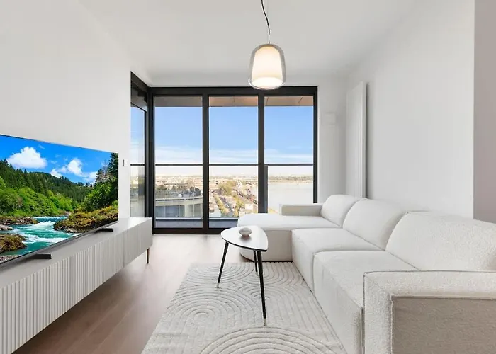 Eurovea Tower 1 Danube View Братислава